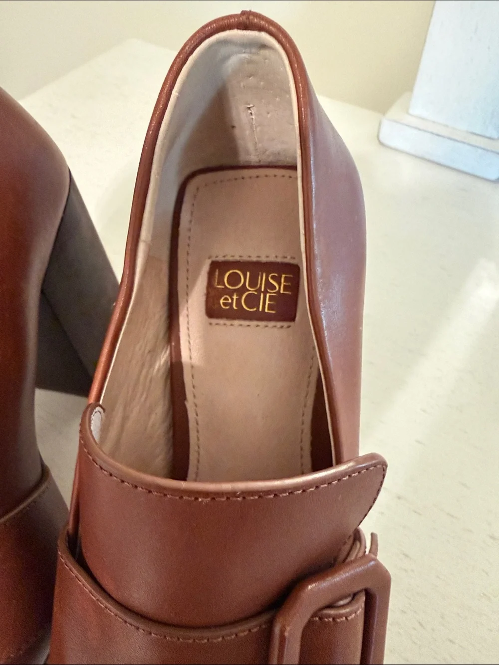 Louise et Cie Women’s Ovidio Cognac Leather Wedge Loafers with Buckle / Size 5